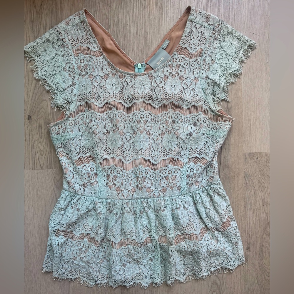 Maeve Anthropologie Lace Peplum Top in Mint Cream
Size M Medium Short Sleeve